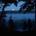 Наблюдаем восход луны над Валдаем, на детей действует лучше любых сказок на ночь. 