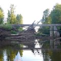 Так выглядит старый мост в Мисково. Сплошной завал, и вроде бы непроходим. Но мы его преодолели, не покидая каяки.