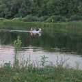 Затем ужин на берегу реки, помахали ребятам, проплывающим на лодке, уж очень много их вместилось в эту надувнуху. Потом сходил к Раисе Ивановне подзарядить наши телефоны. 