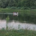 Затем ужин на берегу реки, помахали ребятам, проплывающим на лодке, уж очень много их вместилось в эту надувнуху. Потом сходил к Раисе Ивановне подзарядить наши телефоны. 