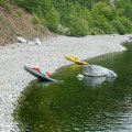 Периодически выходили на берег размяться и оглядеть окрестности. Местность вся знакомая еще из велосипедных поездок в эти края, потому вылазками мы особо не 
баловались и сосредоточились на осмотре именно с воды.