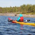 На наклонной скале мы ужинали и завтракали глядя на море и горы противоположного Карельского берега. Оказывается, очень приятно спустя несколько лет попадать в те месте, где когда-то уже был. Карельский берег виден уже очень хорошо. До него всего 13 км.&nbsp;