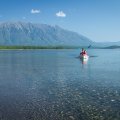 По ходу множество озер, отделенных от Байкала массивными галечными косами. На одном из них пробовали рыбачить –неуспешно, но вдоволь накупались в теплой воде. Погода – солнечно и почти безветренно. Довольно бодро гребем – стараемся сделать запас времени.