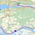На берегу много зрителей,а некотрые участники приехали даже с семьями поддержать своих. Нам свистят, кричат . подбадривают, машут руками. Все лодки выстраиваются на нивидимой стартовой линии. Команда "Старт!" Понеслась! Я никогда бы не поверил, если бы не увидел собственными глазами, что тяжелые морские неповоротливые ялы могут обогнать байдарки на стартовом рывке. Ребята, это было что то! Вода от ударов их огромных длинных весел просто кипела! Скорость на моем навигаторе нервно пляшет между 12,5 и 13,4 км/ч! Мужики, вы что в таком темпе всю гонку решили идти? Я же умру через 10 км, а потом нам еще 135км предстоит пройти. Моей первой ошибкой было то, что неправильно занял место на старте между двух ялов. и через 50 м, идущие справа и слева от меня ялы начинают опасно сближаться. 10, 8, 6 м и тут я понимаю, что еще немного и лопасти моего любимого французкого карбонового весла просто разлетятся в щепки от столкновения с&nbsp; богатырскими веслами ялов, т.к. уступать никто не намерен.Включаю форсаж и пробкой вылетаю из этого капкана. Ух, пронесло!
