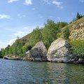 за ним посёлок Мордово и лишь через 20 км погони, сближаюсь
с "Мустангом"&nbsp;&nbsp;на расстоянии 20 м&nbsp; и иду у него в кильватере. 

&nbsp; &nbsp; &nbsp; &nbsp; Теперь они меня
прекрасно видят, так как &nbsp;гребут ко мне лицом и близко не подпускают. Как только
я добавляю обороты, они делают то же самое. Ну не должен ял по всем законам
гидродинамики так быстро идти по воде, а он идёт! Подходим к селу Брусяны. 

