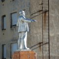 Памятник какой-то штуковине.