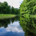 Но, отплыв за поворотом реки на километр, я потерял связь с Дмитрием. В общем, меня не впечатлили возможности связи по рации в условиях реки. На водохранилище, конечно, связь устойчивая на любых расстояниях даже на малых значениях мощности передатчика.