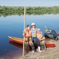 
 
Сборы всегда волнительны и 
вызывают долгие споры о том, что прежде всего необходимо взять с собой в 
экспедицию. Если вовремя не остановить этот муравьиный бег от дома на берег и 
обратно, то лодка может оказаться погребенной под грудой вещей. К счастью парни 
вняли моим советам и ограничились автоматом, винтовкой, пистолетом и саблей. 
Тут уж я вынужден был согласиться, что без арсенала пускаться в плавание весьма 
легкомысленно, только подвергать себя напрасной опасности.  
 
