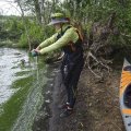 Пришлось удалять воду из каяка с помощью губки.