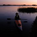 Причалили к берегу уже после захода солнца. Эти 3 часа, которые мы пережидали усиление ветра выбили нас из графика.