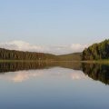 Вечереет. Безуспешно ищу удобную стоянку.По левому берегу прохожу водопад Васькин Ключ. Света уже маловато, особенно в тени под берегом, поэтому фото не прикладываю.На ночлег причаливаю в селе Полдарса, примерно в 21.40. Пройдено за день около 110км, до Устюга остается меньше 80. Тяжелый был день. В палатку и спать.