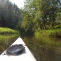 Поначалу вода в Мезе достаточно прозрачна. Хорошо видны и водоросли, и дно.