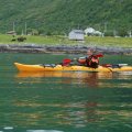 17:12.
Вышли из фьорда. Перед нами спокойное серое море, над морем серые облака, из
моря прямо в облака поднимаются чёрные скалы. И тишина. Есть в этом что-то
магическое!