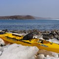Бухты Русского острова со стороны Амурского залива плотно забиты дрейфующим, а кое-где еще не оторвавшимся льдом. Догреб до пролива Старка, после чего бодрый ветер охладил мой пыл по поиску свободных от льда участков для высадки. Решил потихоньку вернуться ближе к городу.