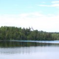 Купаюсь. Вода в озере чистая, но прохладная. С берега красивый вид на Голгофо-Распятский скит.  
