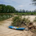 Прогулке по водным лабиринтам Пханг Нга удалось уделить несколько дней, воспользовавшись в качестве плавсредства бесхозным каяком, вполне пригодным для болотной гребли. 