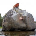 На
облезшей табличке прочитал «Хоренков Валерий Васильевич, Руководитель (или
председатель) Кандалакшского …». Больше ничего не разобрать.&nbsp;