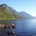 Подготовка к экспедиции. 

Зима, на дворе мороз, уже неделю стабильно жарит за 35 градусов и вдруг
синоптики передают 34, я даже песенку придумал веселую: 
 
Тридцать четыре, тридцать четыре, тридцать четыре градусов мороза. 
Это Вам не тридцать пять, это Вам не тридцать пять, это Вам не тридцать пять
градусов мороза. 
 
И вот напевая песенку, пришли мысли, а не совершить ли нам поход по Телецкому
озеру на каяках. Все бы ничего, вот только ни каяка, ни байдарки у меня нету,
да и весла байдарочного я ни разу в жизни, ни держал. Но безвыходных ситуаций
не бывает. Значит надо сделать самому. Говорят, в Интернете все есть, походил я
по сайтам, пошарил, но подходящего проекта так и не нашел, пришлось вспомнить
про пифагоровы штаны, чему то в школе учили. /p>

