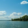 Взгляд назад. Плывём с того берега... с того дальнего, что в левой части кадра.