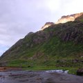 По отвесным
скалам, шумя, срываются вниз струи трёх водопадов.