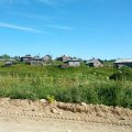 Дорога из Московской области в Северодвинск заняла у меня 14.5 часов  
(1350 км), что я считаю довольно быстрым. На следующий день путь  
Северодвинск - Мезень с остановками на перекус и разными приключениями  
занял у нас 10 часов. Впрочем, обратный путь в Северодвинск у отца занял 
 намного меньше времени - он доехал часов за 6, если не ошибаюсь. Инфа  
на сайте Архавтодора соответствует действительности. Более 300км  
пройдено по гравийке.  По берегам Пинеги встречаются типичные северные  
деревни с высокими домами.