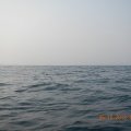 Потом, на фото, сделанным на этот момент, разглядел берег в районе Фокино - Дунай. Так что это был не мираж. 
Рыбаки уже не попадались. Шел по солнцу. Ориентир не очень удобный, вдобавок он был сбоку и чуть позади, поэтому сверялся по компасу.