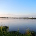 На странных берегах. Утренний туман скоро растает окончательно.