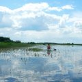 Выбираемся из неё и следуем дальше между небольшими островами.