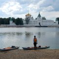 Ну что ж, мы на месте. Напротив - Ипатьевский монастырь. Благодарим &nbsp;провидение за эти два прекрасных дня.