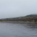 С первых минут прогулки сразу предстают нашему взгляду очень красивые пейзажи. И хотя по этой реке я уже путешествую не первый раз, все равно получаю огромное удовольствие, проплывая вдоль берегов Колы.