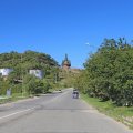 Церквушка на пригорке.  Мост оригинальной инженерной конструкции.