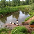 На сегодня достаточно. Пора обустраивать стоянку. Справа в кадре в Мезу впадает речушка Орша. В одном из таких притоков увидел огромного лося. Я сначала даже не понял, что это – медведь или лось. Пока полез за камерой, он уже скрылся. Так что лося я вам, мужики, сегодня не покажу, не обессудьте.