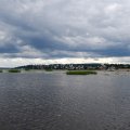 Оборачиваюсь глянуть на удаляющуюся Кострому. Погода в первый день похода не слишком-то балует.